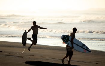 surf-playa-hermosa-costarica